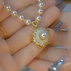 Rotating Lucky Flower Necklace, Chic Minimalist Pendant, Luxury Statement Fashion Collarbone Chain Jewelry for Women DZXL3570