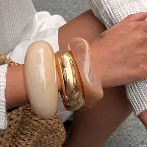 Design exaggerated resin (iron) bracelets with glossy and niche decorative surfaces. Suitable for women's daily wear, party wear, exquisite gifts, perfect for gifting to loved ones or friends summervibes
