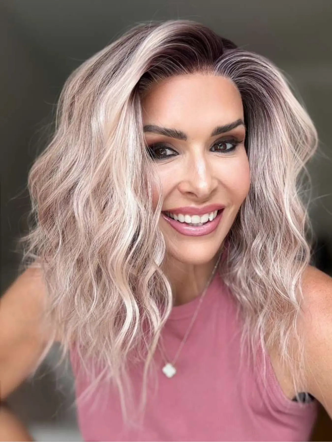 MACA BAKA Zuri-S Apricot Ombre Highlight Short Water Wave Lace Front Wigs with Scandinavian Hairline 12 Inches Low Density Brown Light Pink Balayage HD Synthetic Lace Front Wigs for Women Pre Plucked Summer Style