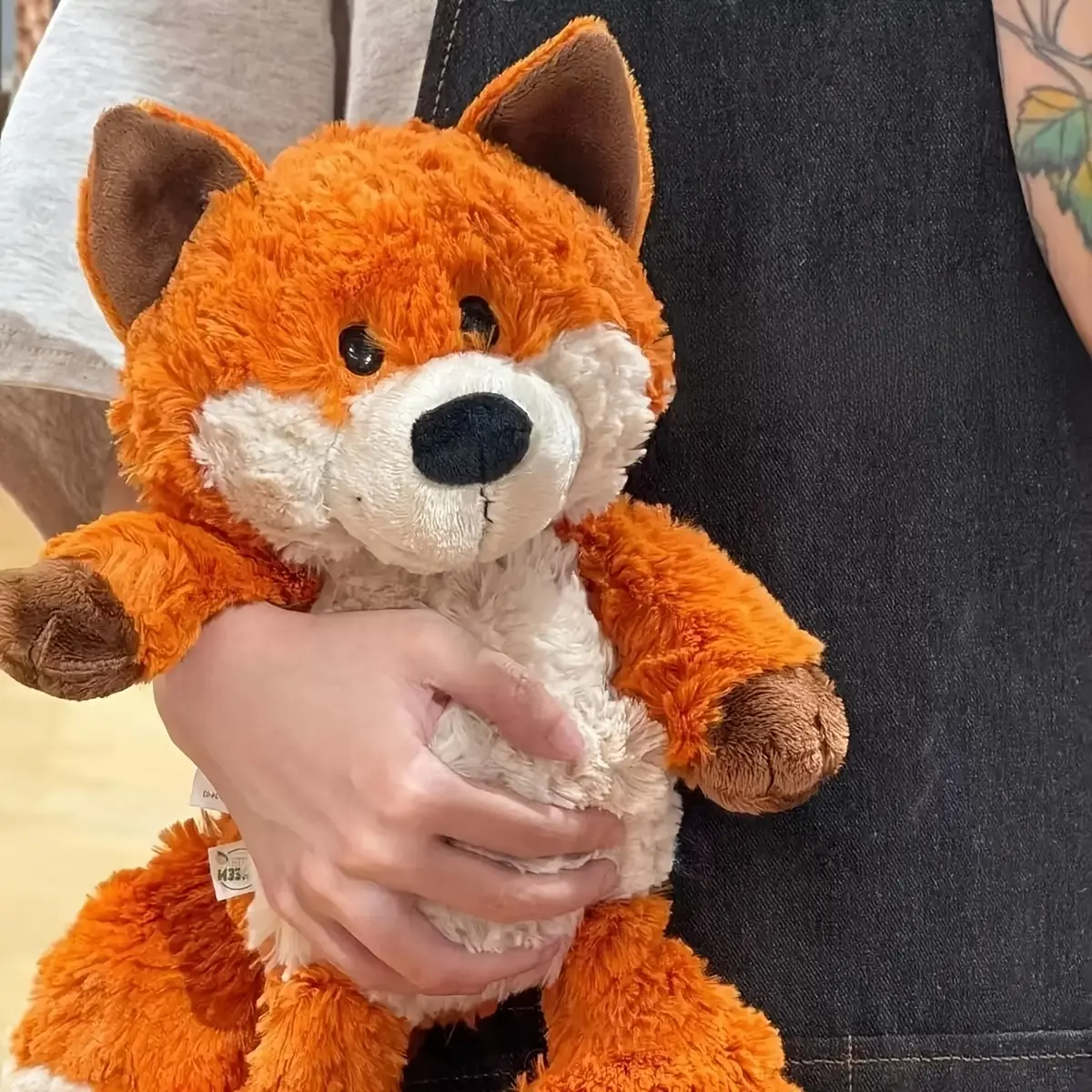 Cute red fox plush toy with orange fur, decorated with a white fur sofa, a perfect gift for young people and girlfriends for birthdays or Christmas, ideal as a Christmas present teddy