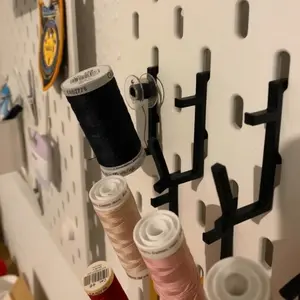 16pcs Pegboard Spool Holder, Pegboard Hooks, Compatible with Multiple Pegboards, 45° Upward Slope Design, Storage Essential for Textile/Embroidery Enthusiasts, Perfectly Compatible with Pegboards, Suitable for Craft Rooms/Workbenches, Simple