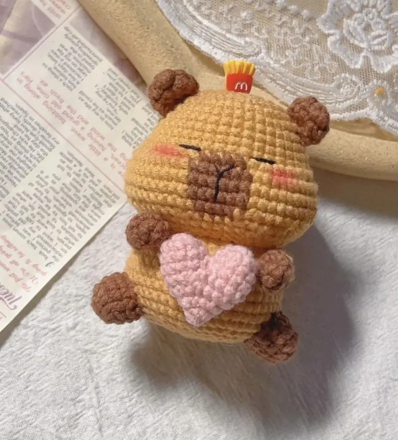 Small Capybara With Heart Crochet, Low sew Crochet Capybara Amigurumi, Cute Animal Crochet