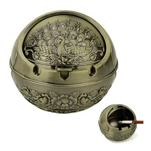 Vintage Peacock Design Ashtray, 1 Count Metal Ashtray with Lid, Desktop Ashtray for Home Office, Desk Organizer for Living Room Bedroom