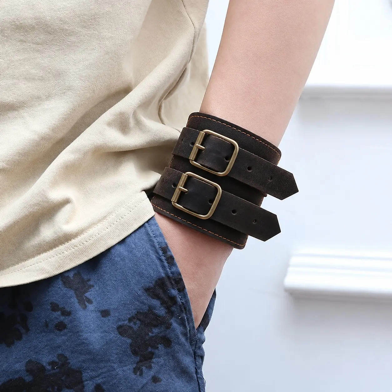 Leather Wrist Wallet Cuff for Men & Women – Wristlet Wallet, Hidden Zip Pocket, Double Buckle wristbands leather cuff