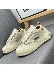 Forest fresh unisex temperament shoes outline natural and soft dressing lines, elegant minimalist tone breaks the bondage of complicated design, fits the needs of literary daily outings and creates a clean and healing personal dressing atmosphere.