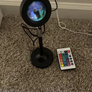 USB-Powered Sunset Projector Night Light, 16 Color-Changing LED Lamp with Remote Control, Indoor Ambient Light for Photography, Selfies, Live Streaming, Parties, Home Decor
