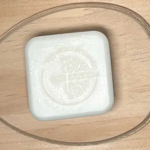 Raiz Eterna Anti-Aging Cleanser Soap for Skin Repair Facial Wash with Nourishing Natural Ingredients Smooths Fine Lines Supports Firmness Soft Glowing