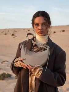 New Women's Lightweight Crescent Bag, Fashion Versatile Solid Color Dumpling Bag, European Retro Shoulder Crossbody Bag, Simple Handbag, Hobo Shoulder Bag