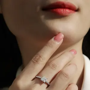 925 sterling silver hot selling diamond studded rings in Europe and America, high-end square engagement rings, party fashion jewelry, daily clothing decoration, versatile and exquisite birthday gifts, trendy jewelry