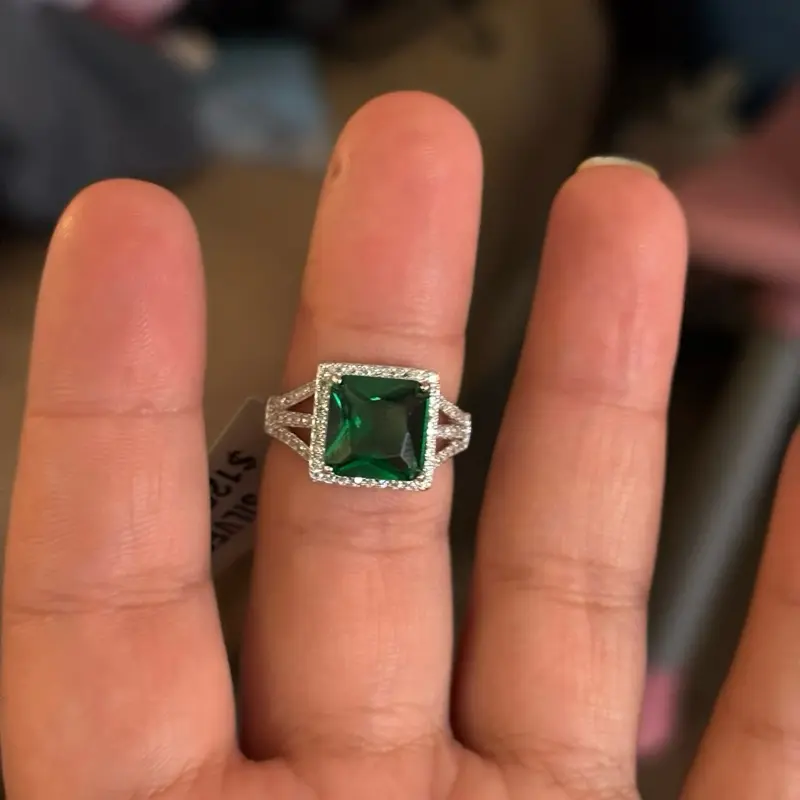 925 Sterling Silver Emerald Green Ring (Size 8) - Classic, Unisex, Crafted Versatile Design Jewelry for Adults, Stylish Symbolic Accessory for Us