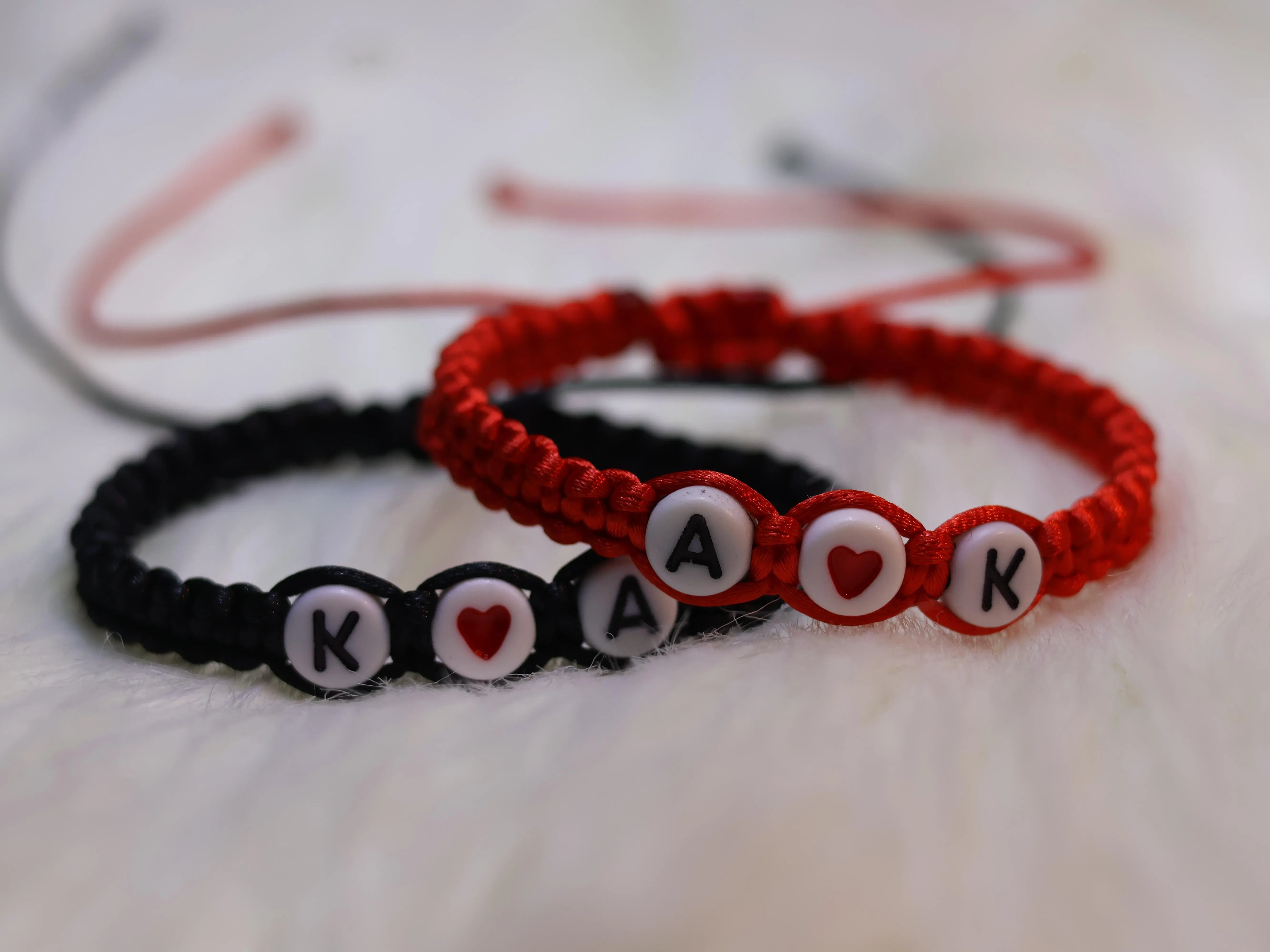 Personalized Couples Bracelet Set with Initial Charm Fashion Quartz Wristband for Him and Her High-Quality Hilo Material Unique Design Perfect Gift