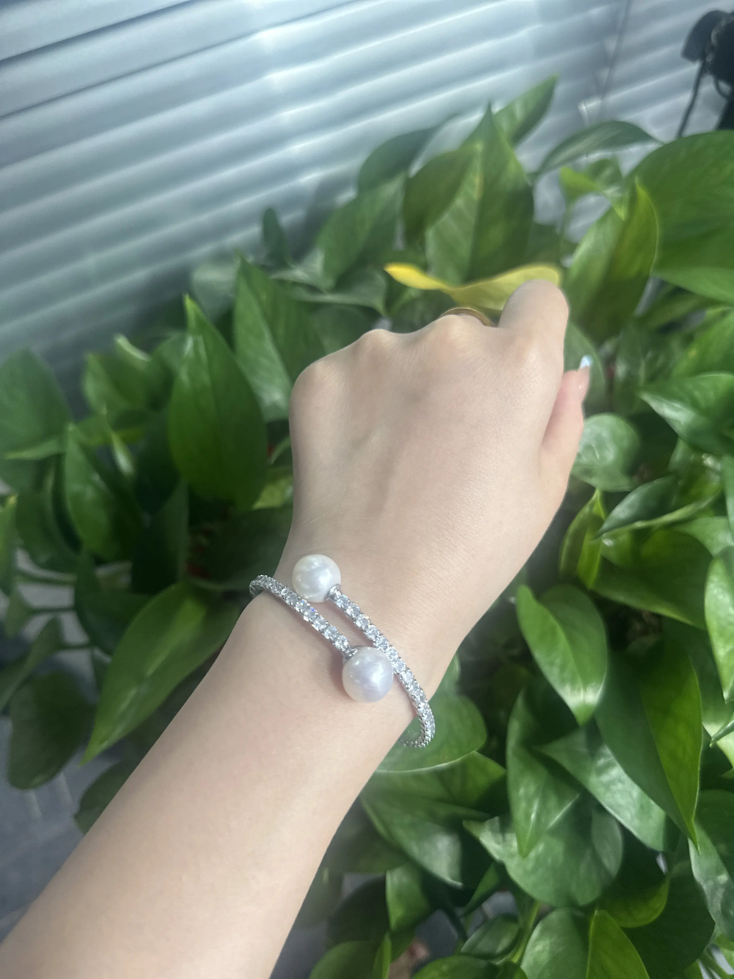 Rose(13906)gc.Pearl bangle