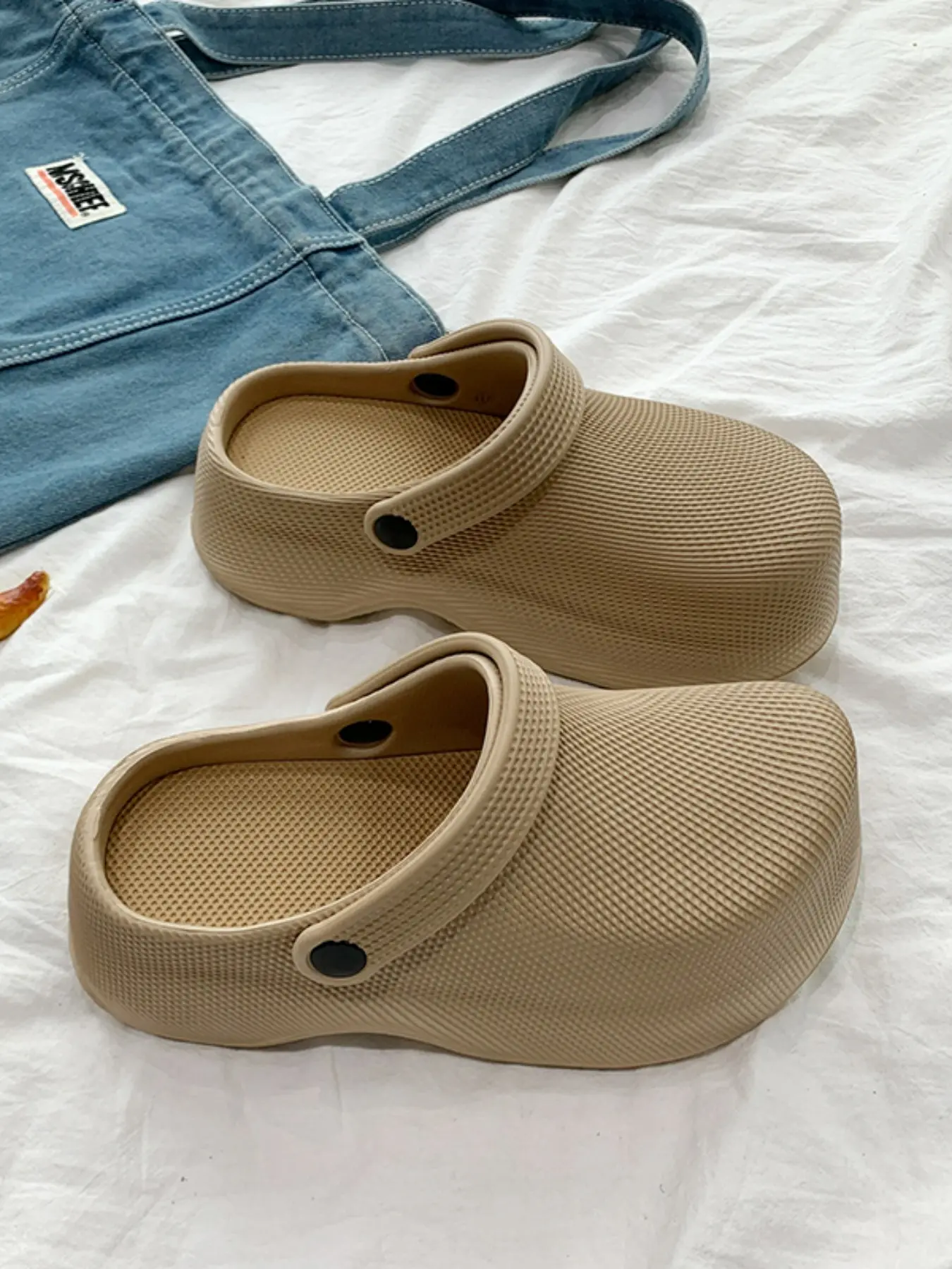 Women's Thick Sole Holey Shoes, Adjustable Heel Strap, Eva Material, Anti-Slip, Casual Outdoor Beach Garden Daily Footwear, Outdoor Beach Slippers, Trendy Casual Slippers, Thick Soled Slippers, Non Slip Slippers, Summer Slippers