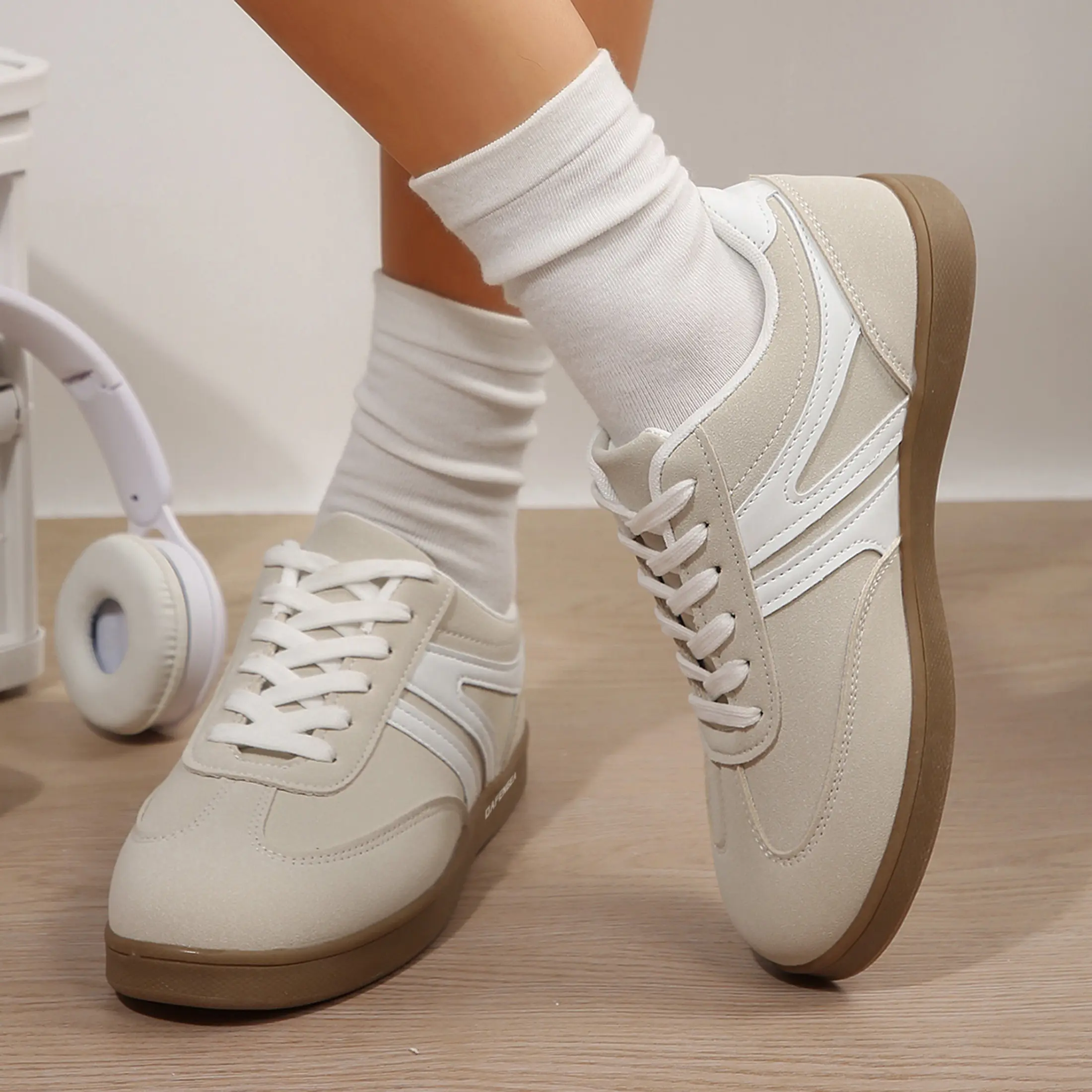 Women's Classic Retro Sneakers Lace-Up Color Block Design Walking Shoes Springfresh