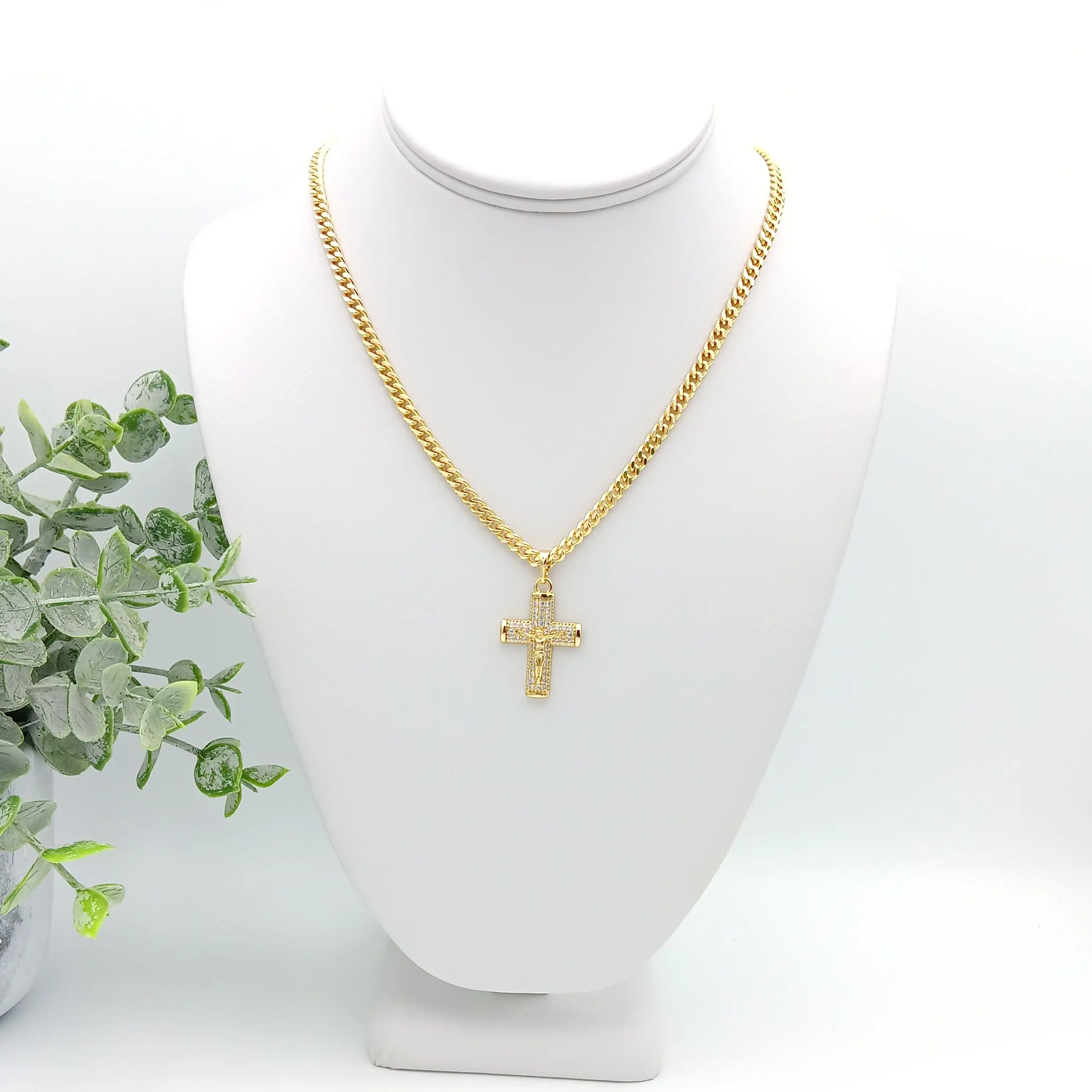 Yordy 22'' Cross Pendant Chain 14k Gold Plated High Quality Necklace 2 Ounces Length Metal Coating Jewelry