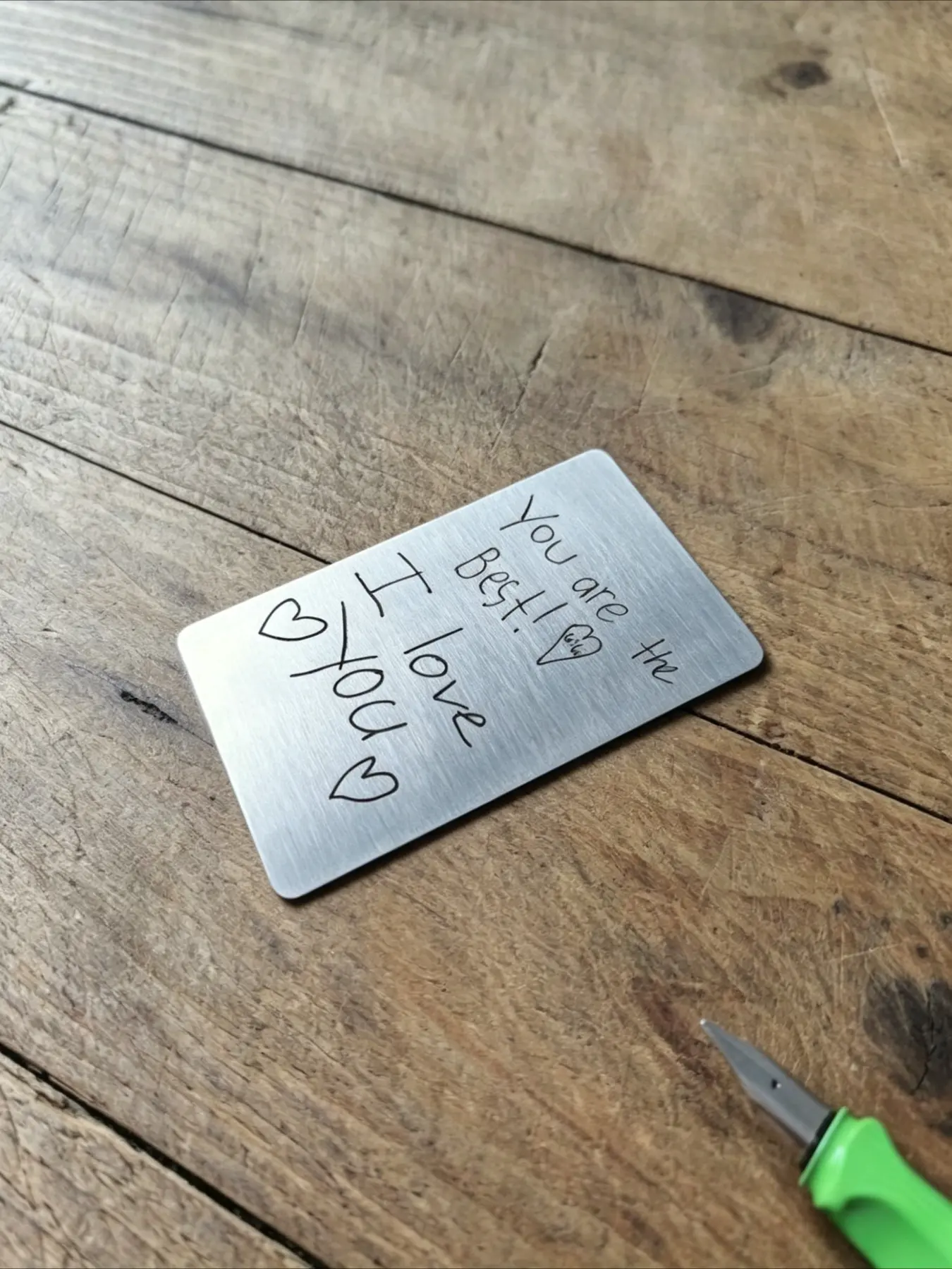 This metal wallet features an engraved interior lining, making it the perfect choice for a unique gift for family and friends.