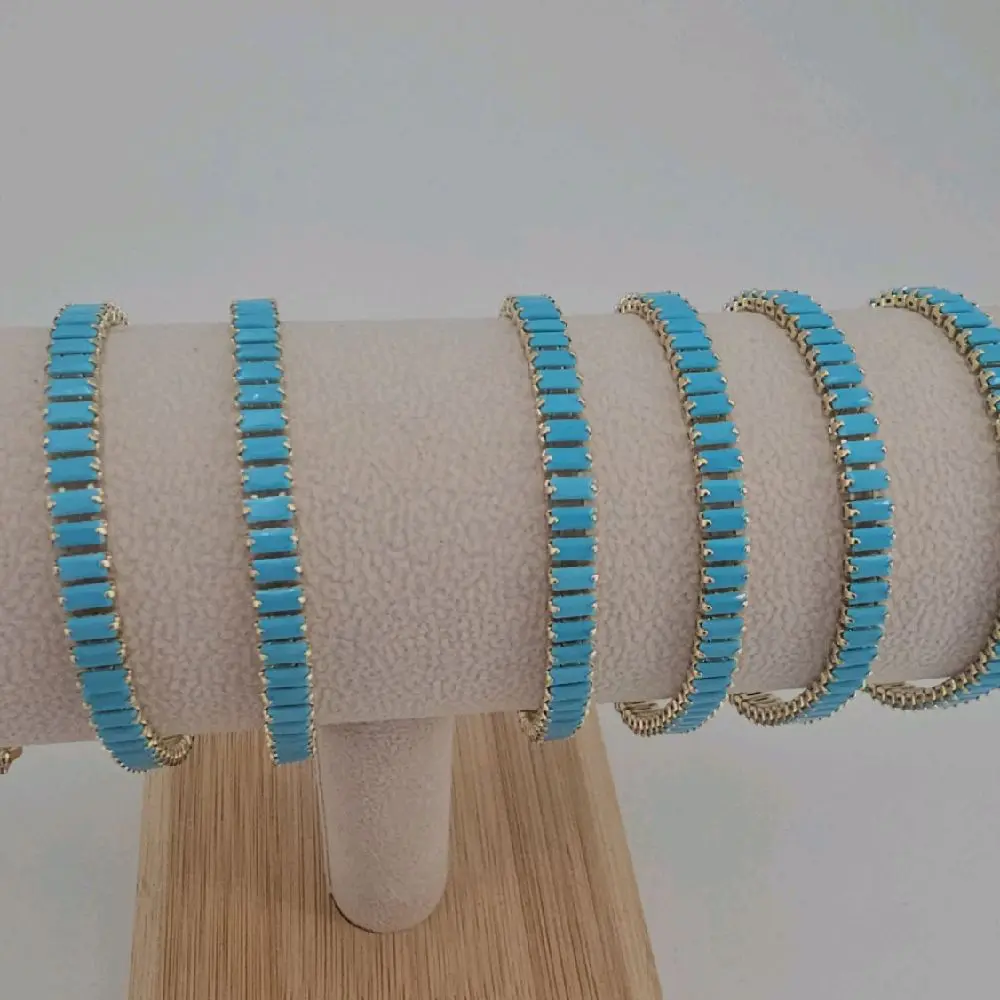 (165) 14k Goldplated blue stone bracelet 7.5 inches. (165) 14k Goldplated blue stone bracelet 7.5 inches.