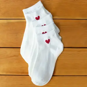 5 Pairs of Soft and Comfortable White Heart-shaped Socks for Women, Fashionable and Simple Daily Wear Breathable Outdoor