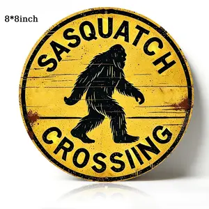 "Sasquatch Crossing" Retro Round Aluminum Sign, Funny Bigfoot Themed Wall Decor for Home, Cabin, Garage & Outdoor, 8×8 Inch, Distressed Vintage Style, Waterproof & Rust-Free, Perfect Gift for Bigfoot Fans & Outdoor Enthusiasts