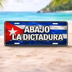 Placa de auto tamaño real de matrícula 12x6 de Aluminio. Matricula decorativa para la parte delantera del auto. Placa con diseño patriótico Cubano.