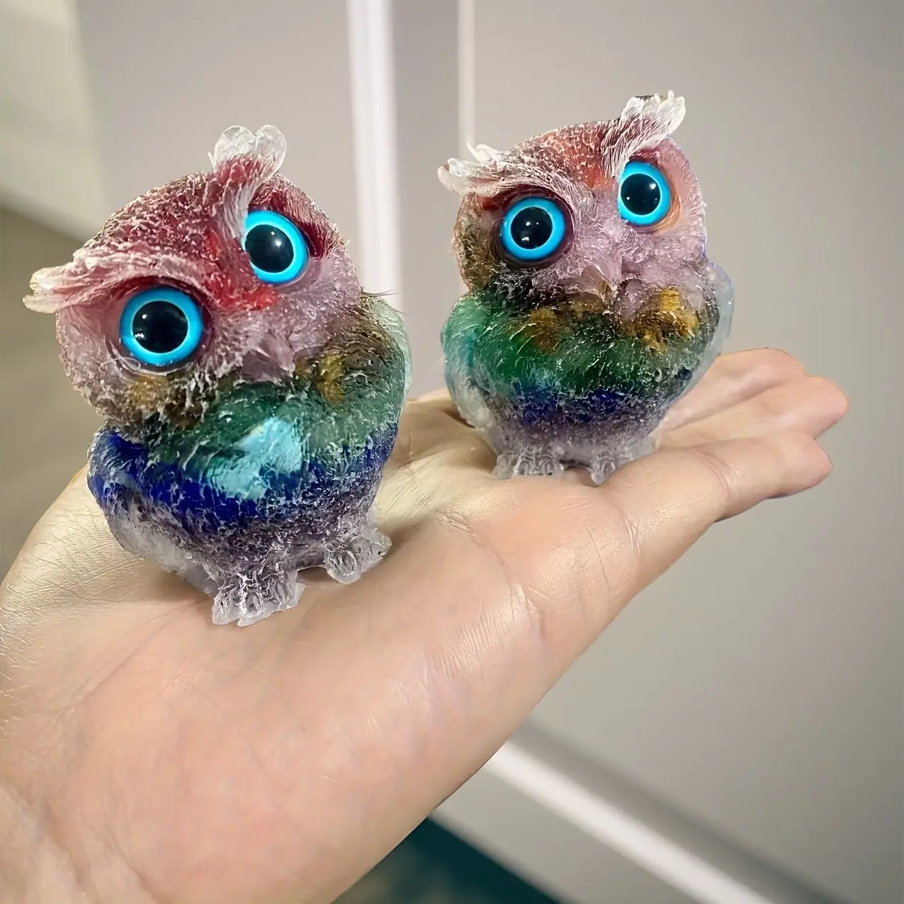 2.5-inch Rainbow Crystal Owl Statue, Carved Resin, Reiki Healing Crystal, Portable Crystal Sculpture, Gemstone Animal Owl Ornament, Decorative Item, Cute Gift for Your Room or Office