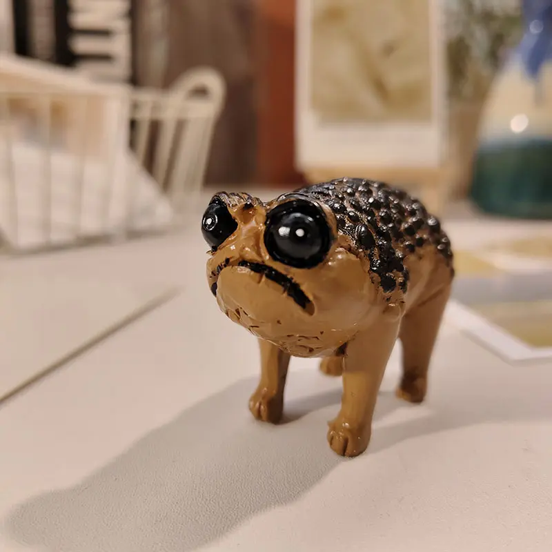 Unique hot-tempered African rain frog statue - Fantasy angry avocado toad sculpture, perfect for Christmas, Thanksgiving, Halloween holiday decoration, ideal gift for art lovers, made of resin, suitable for various room types, frog garden home decoration