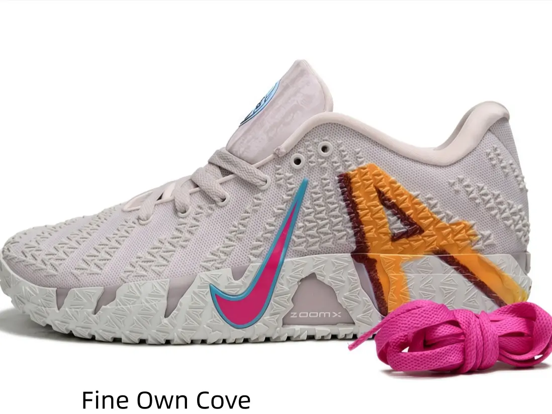 Fashion vintage casual athletic sneakers, elegant soft pale pink colorway, shock-absorbing sole for outdoor sports, commuting and sweet aesthetic street fashion matching.