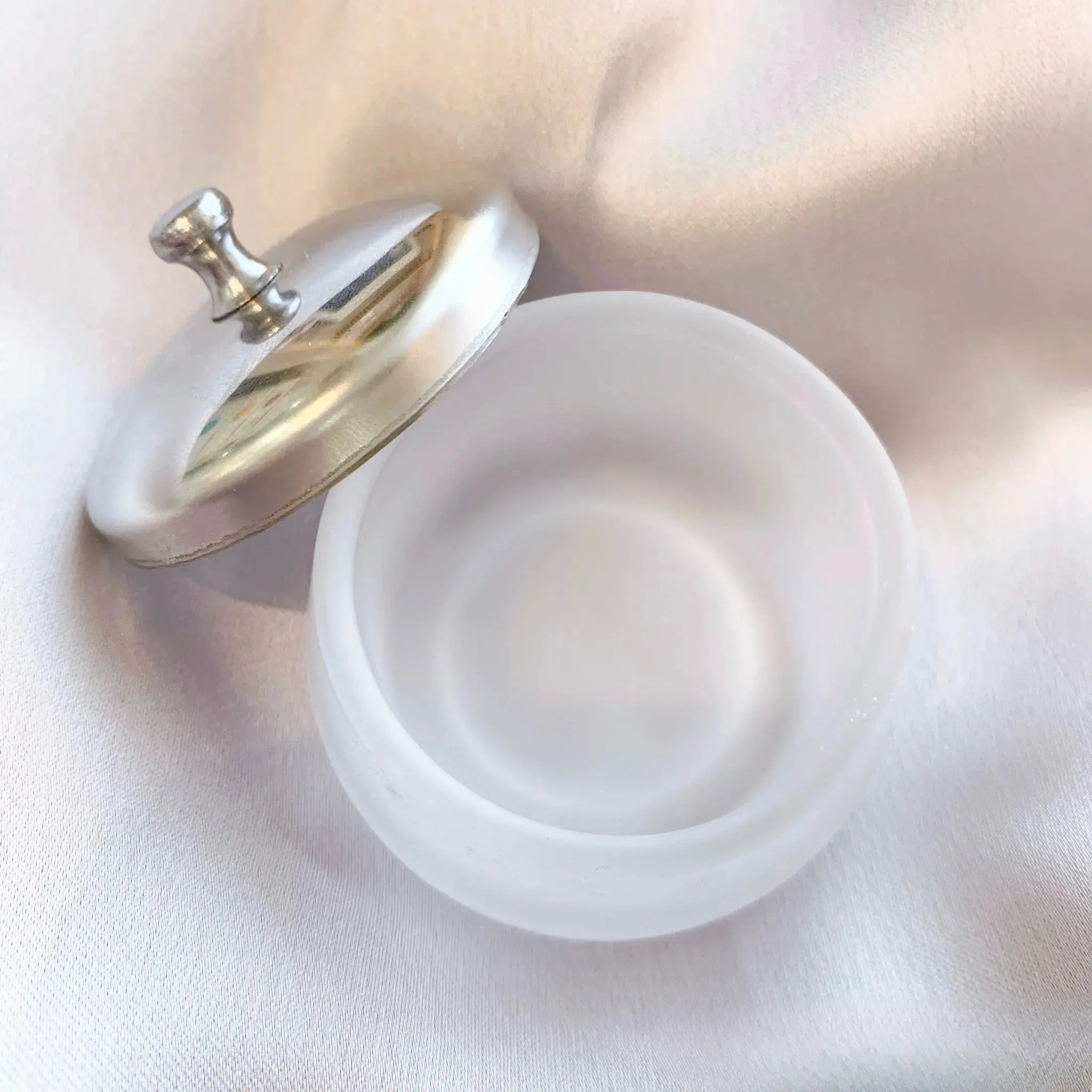 Frosted Matte Finish Glass Nail Art Crystal Cup with Lid, Nail Brush Cleaning & Liquid Holder, Multi-Purpose Manicure Tool for Nail Care, Acrylic Liquid, Carving & Nail Art, Nail Tech Supplies