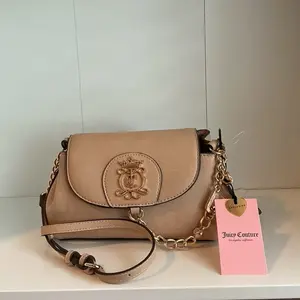 Juicy Couture Royal Crest Crossbody Bag - Women's Fashion Elegant Cross-Body Shoulder Bag.