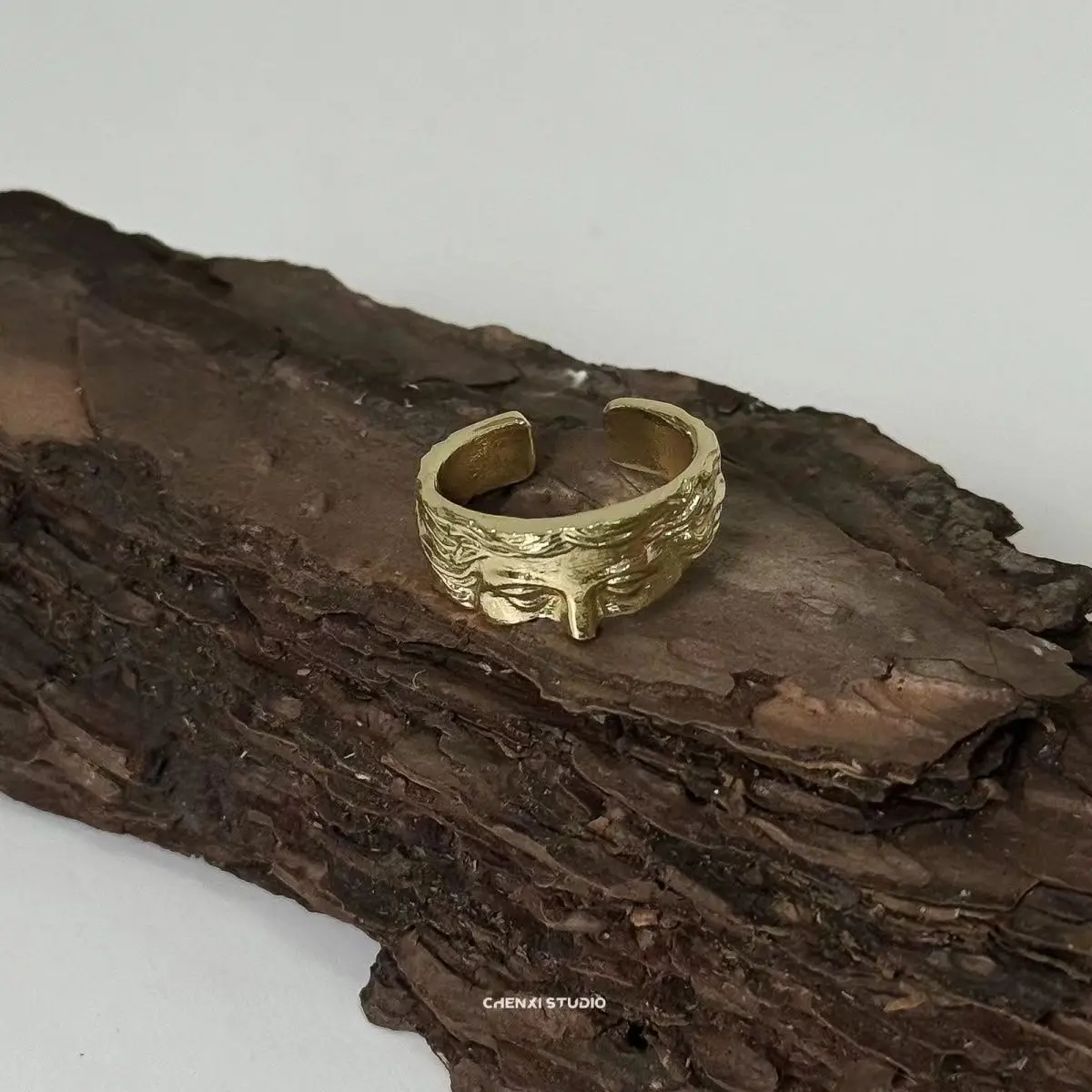 The D419 is half faced.