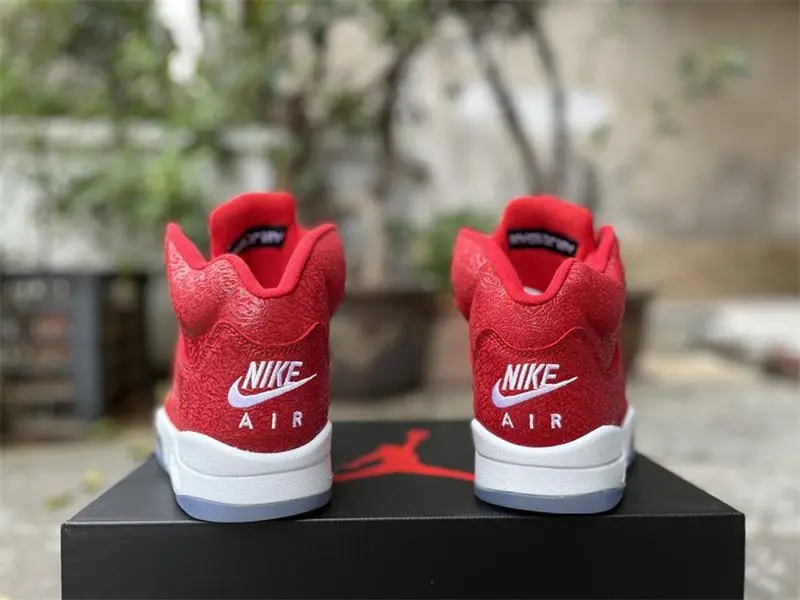 Vibrant Red Soft Suede Hollow Grid Breath White Thin Laces Black Sawtooth Crystal Shock-Absorb Mid Trainers