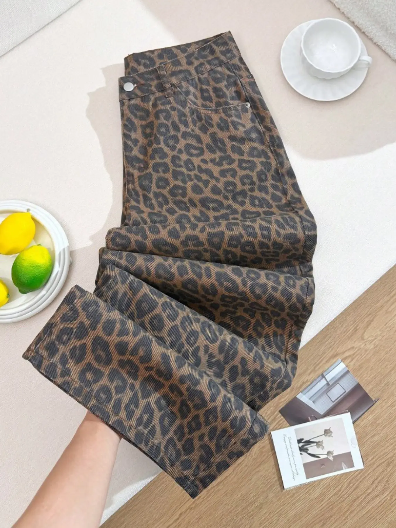 Women's Leopard Print Denim Jeans, Loose-Fit Mid-Waist Long Pants, Casual Button Fly, Ankle-Length, All-Seasons, Comfortable & Stylish, Loose Boyfriends Jeans