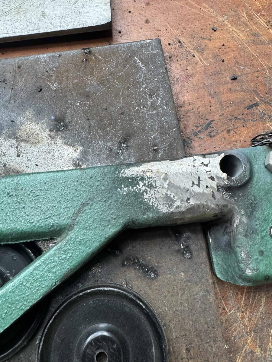 Item: 132 Amp MMA Welder - Red