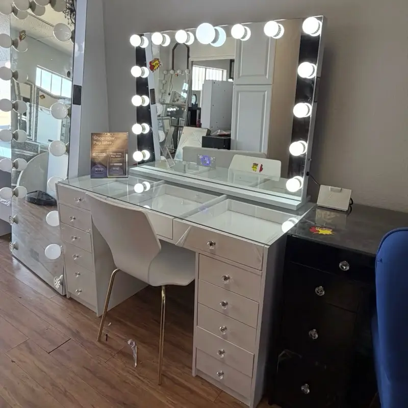 Hollywood Vanity Bluetooth mirror with LED lighted with adjustable brightness