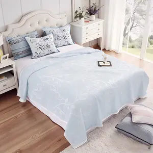 Light Green Floral Summer Cooling Quilt, King Size Breathable Cool Fiber Bedding for All Seasons, Soft Skin-Friendly Bed Cover