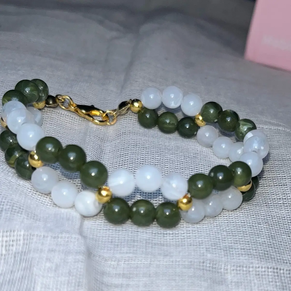 Twisted dark green and white bead bracelet