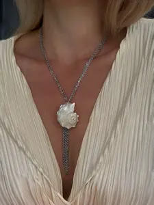 Natural Seashell Pendant Necklace, Silver Color Metal Fringe Design, Multi-Layer Chain Choker, Summer Beach Fashion, Exquisite Jewelry Gift, Perfect Gift for Friends