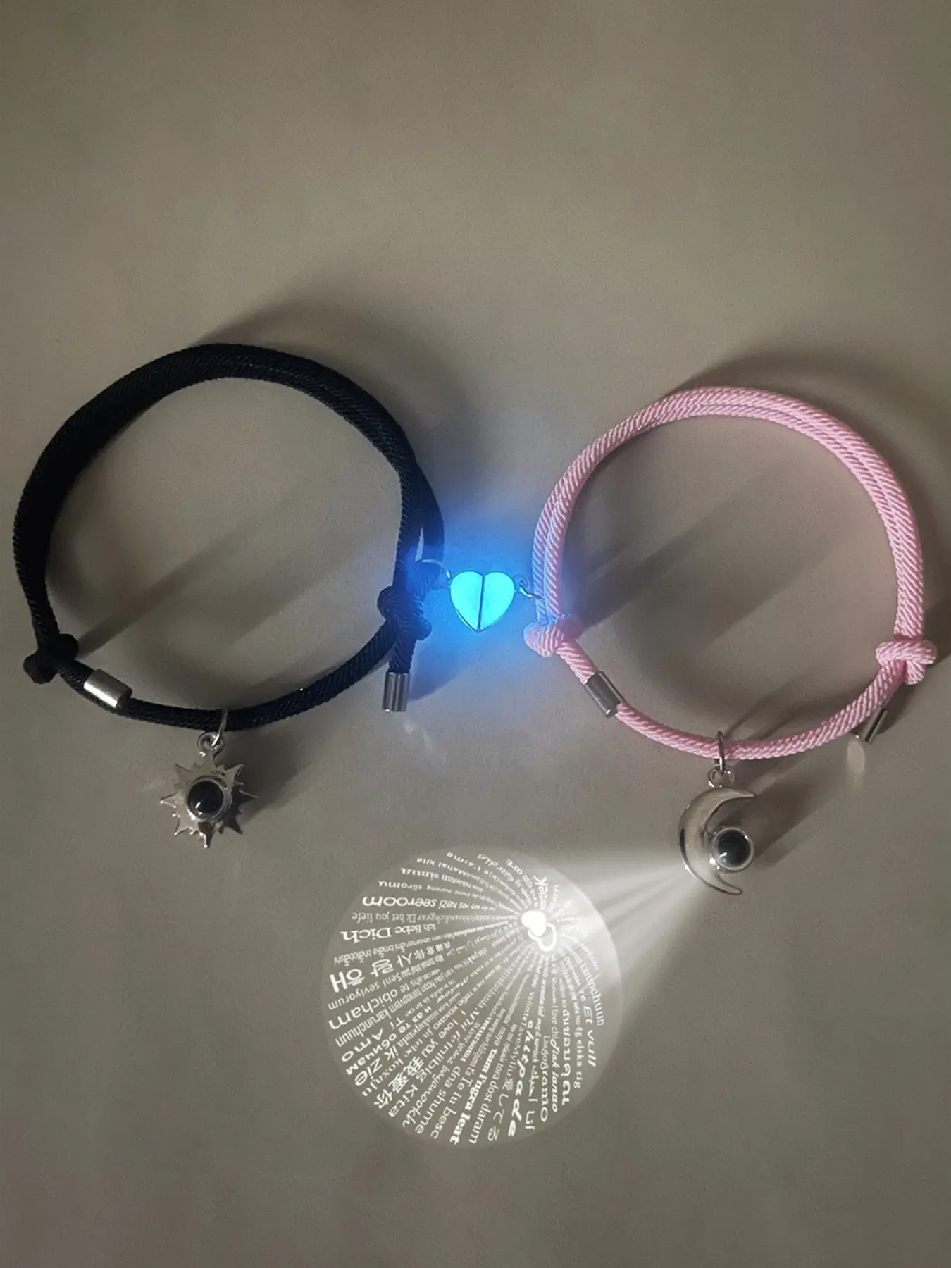 2 Pcs Night Glow Heart Moon Shape Projection Accessories, Cute Couple Bracelets, Matching Heart Bracelets, Bracelet Sets, Handmade Love Wristbands, Multilingual I Love You