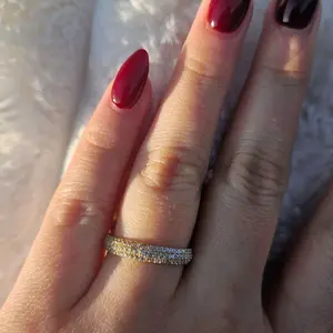 Aliance Ring - Elegant Design with Sparkling Accents, Perfect for Any Occasion