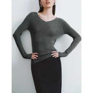 URBAN REVIVO 2026 Spring Women's Fitted V-Neck Long Sleeve Knit Tshirt, Comfortable Polyester Mix Soft Fabric, Thumbholes, All Seasons Fitted Shape Womens Top UWB940008