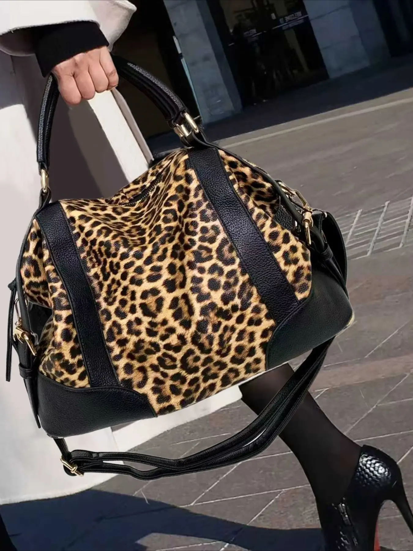 Retro women's large capacity leopard print handbag, fashion bag, Stylish bag, casual bags, and detachable shoulder strap, suitable for daily use and work, Casual Commuting Handbag