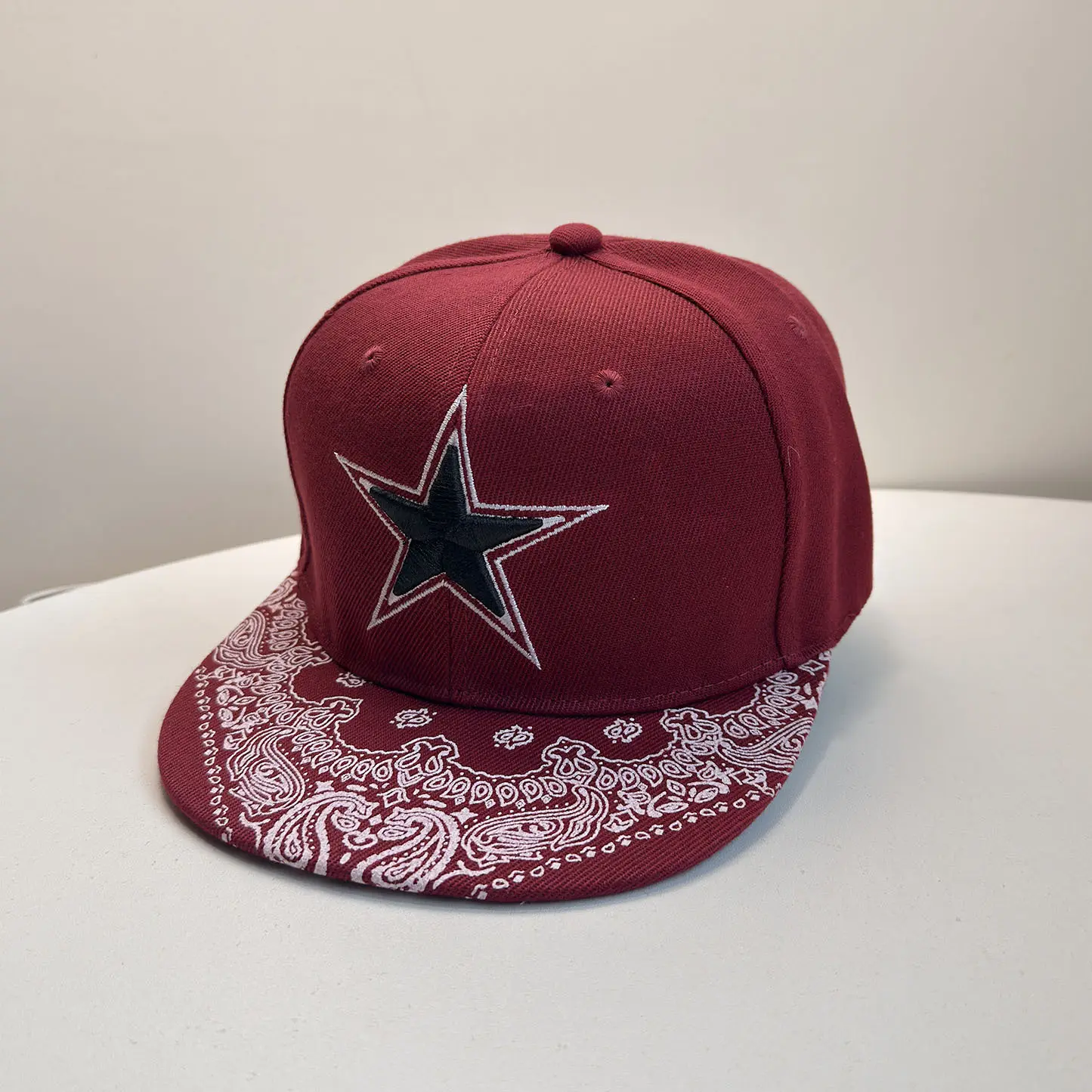 Five-pointed star wine red