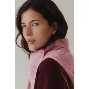 H&M Garter-stitched triangle scarf