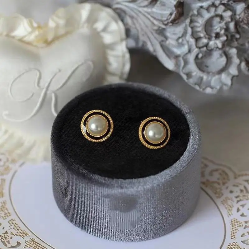 Vintage Imitation Pearl Round Stud Earrings Gold Color Metal Side Geometric Black Enamel Earrings for Women Elegant Jewelry