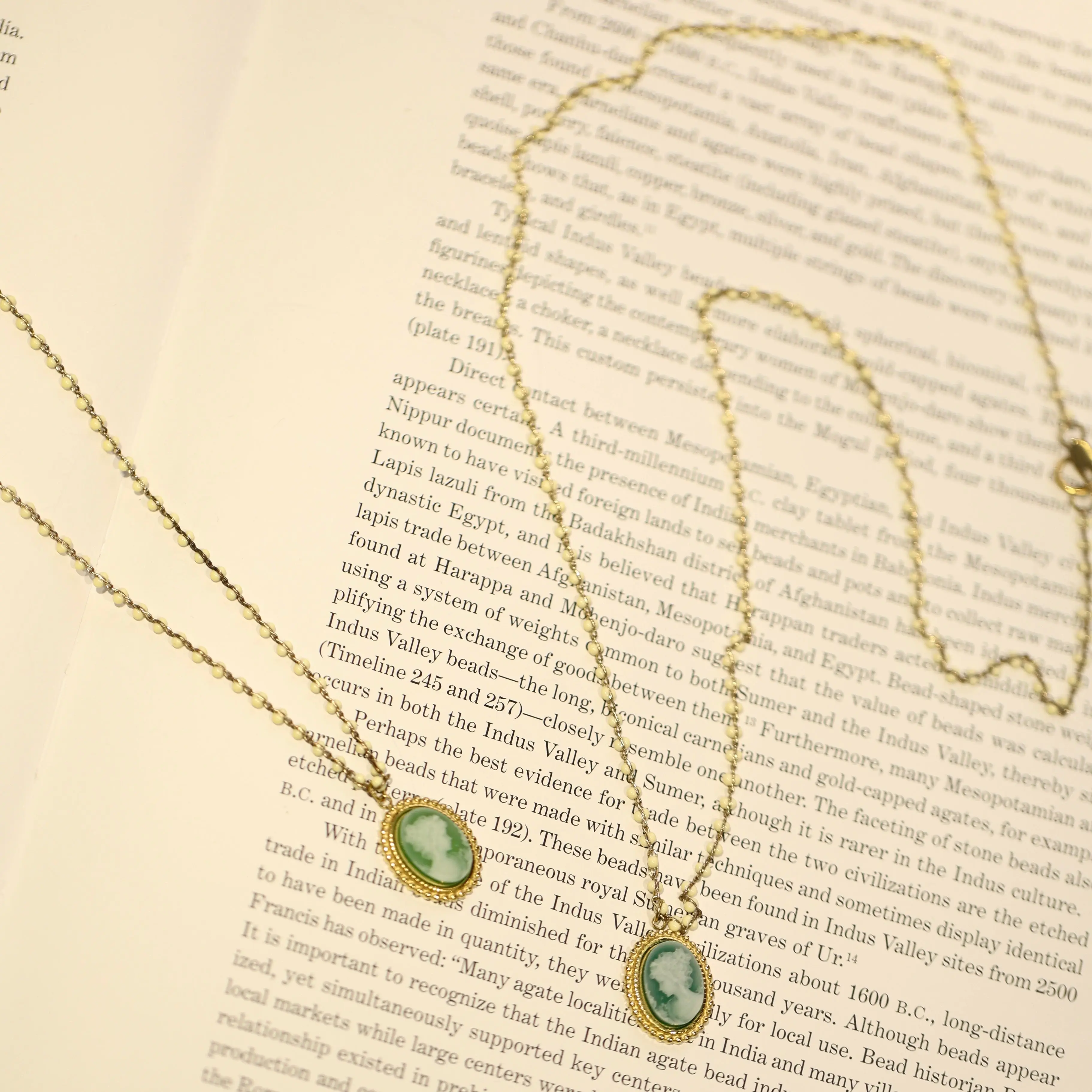 La Verdure Agate Cameo Pendant