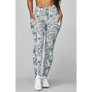 Static V-Cut Scrunch Legging