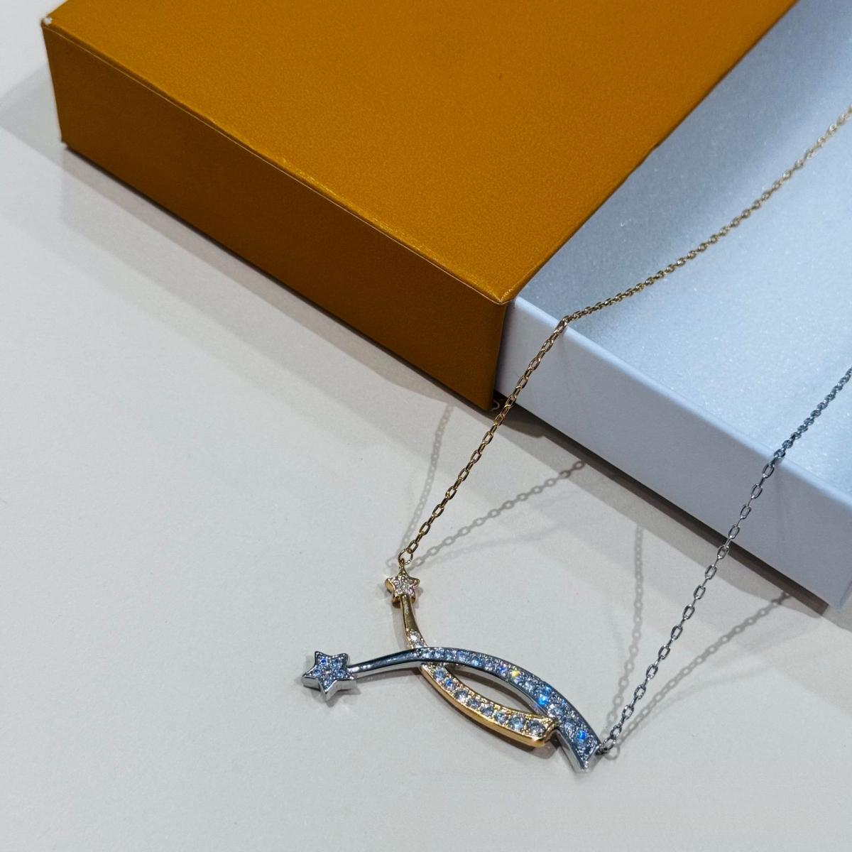 Elegant Intertwined Star Curve Necklace, Minimalist Dual-Tone Statement Accessory