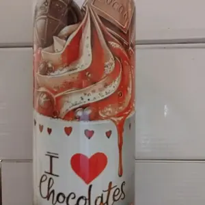 I Love Chocolates - Heart Design with Chocolate and Cream Pattern - Perfect for Chocolate Lovers