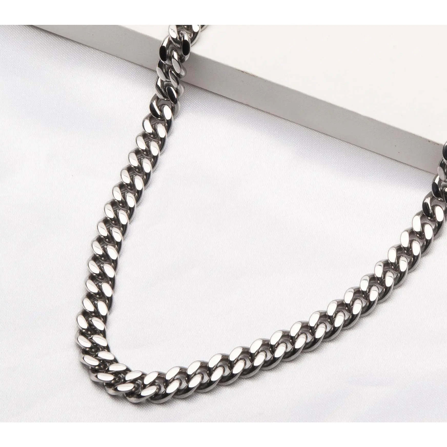 Verve Men's Stainless Steel Bold Curb Link Chain Necklace