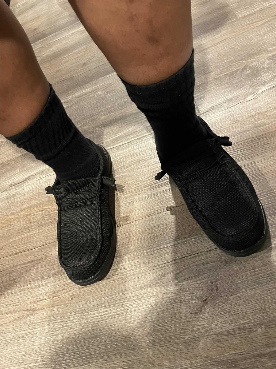 Item: Black, 10.5